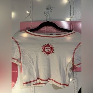 💗white crop top with red sun on front, red trimming